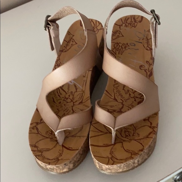 Blowfish wedged Sandal - Picture 2 of 5